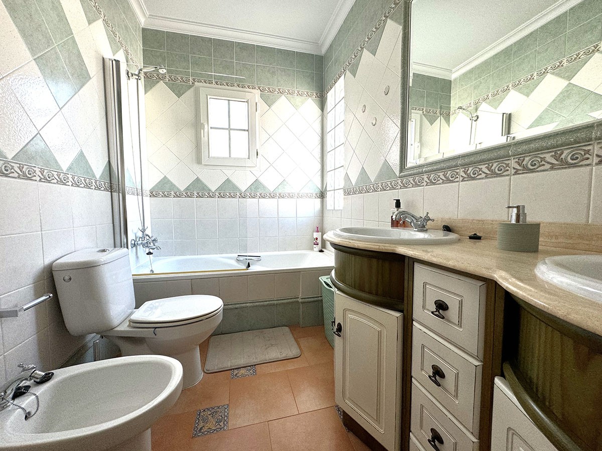 Resale - 3 Bedroom 2 Bathroom Villa in Orihuela Costa - Villamartin - Alicante Resale - 3 Bedroom 2 Bathroom Villa in Orihuela Costa - Villamartin - Alicante
