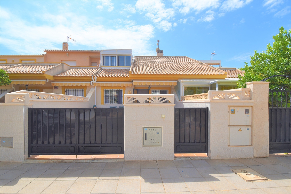 4 Bedroom 2 Bathroom Townhouse in Pilar de la Horadada