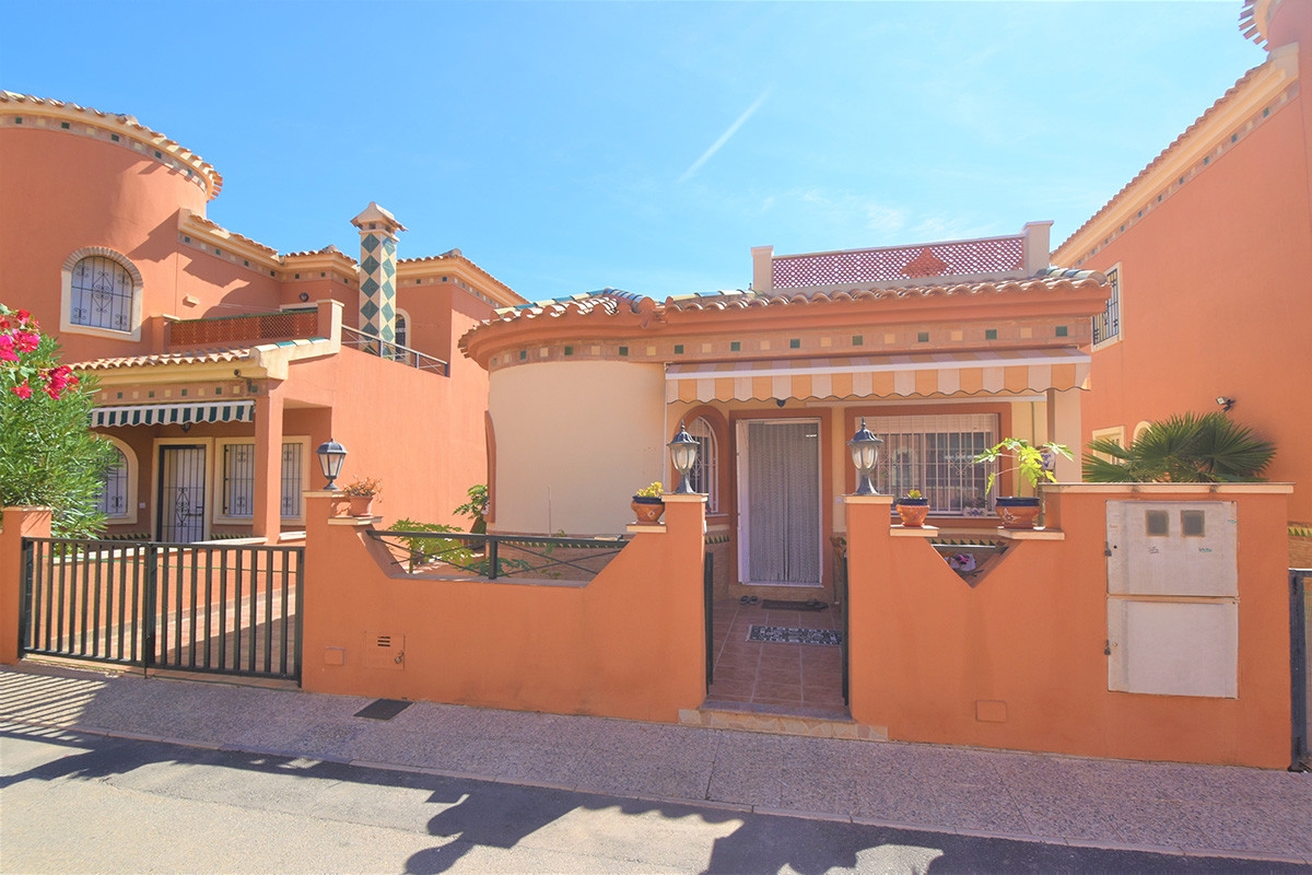 2 Bedroom 1 Bathroom Villa in Orihuela Costa