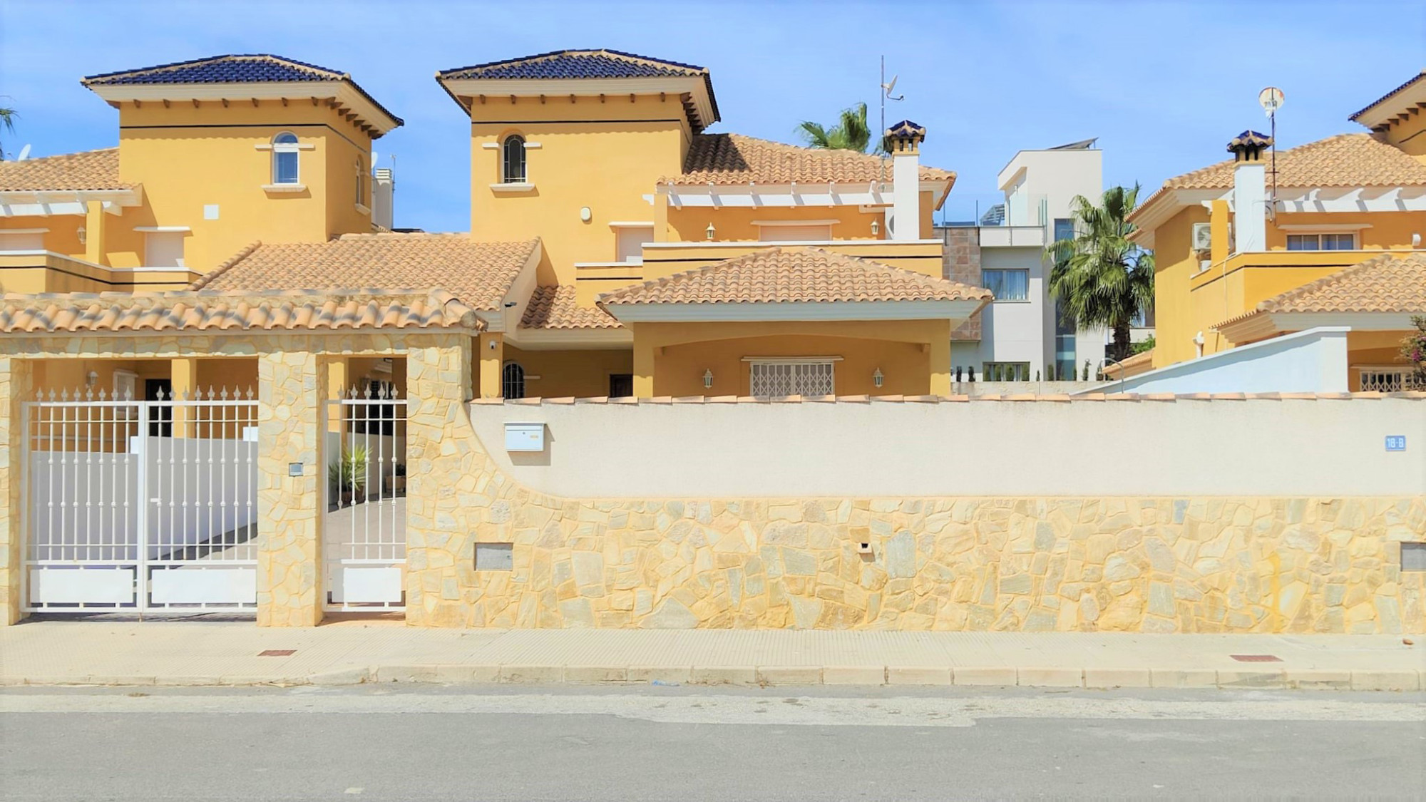 Sold - 4 Bedroom 2 Bathroom Villa in Orihuela Costa - La Zenia - Alicante Sold - 4 Bedroom 2 Bathroom Villa in Orihuela Costa - La Zenia - Alicante