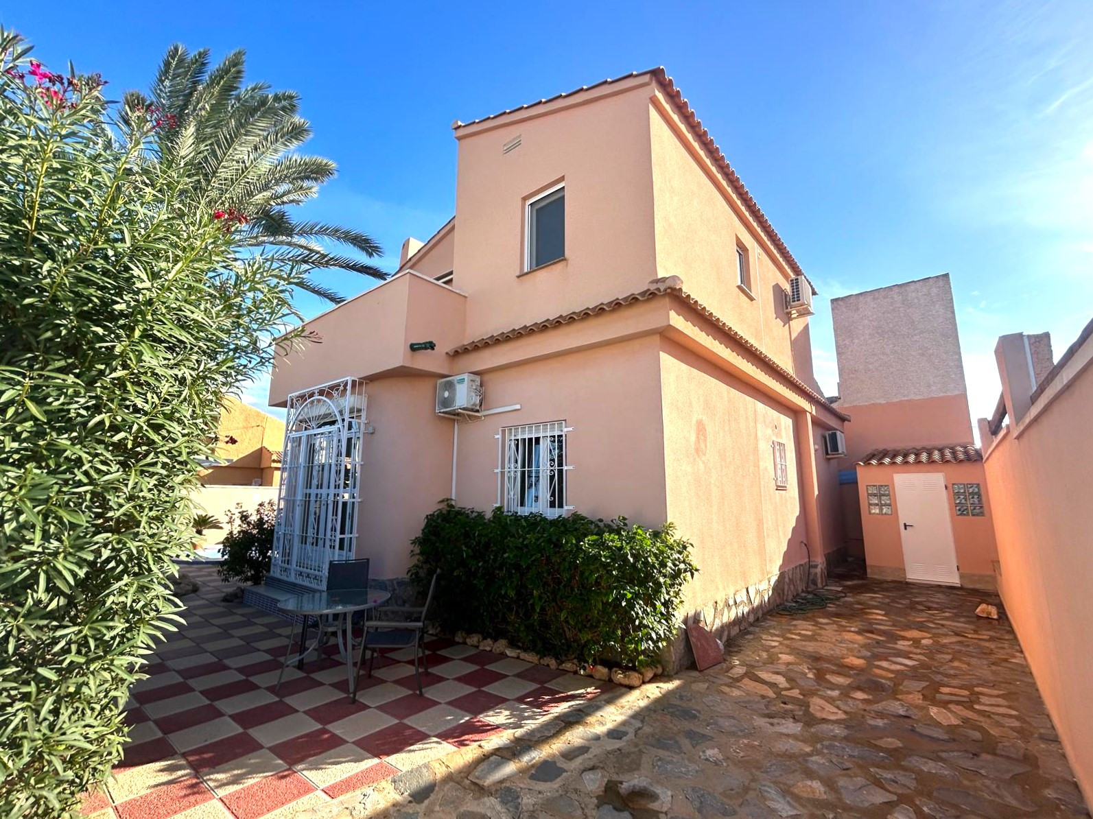 Resale - 3 Bedroom 2 Bathroom Villa in Orihuela Costa - Mil Palmeras - Alicante Resale - 3 Bedroom 2 Bathroom Villa in Orihuela Costa - Mil Palmeras - Alicante