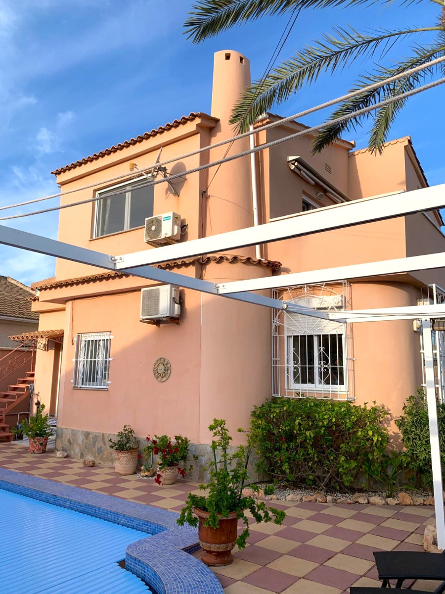 Resale - 3 Bedroom 2 Bathroom Villa in Orihuela Costa - Mil Palmeras - Alicante Resale - 3 Bedroom 2 Bathroom Villa in Orihuela Costa - Mil Palmeras - Alicante