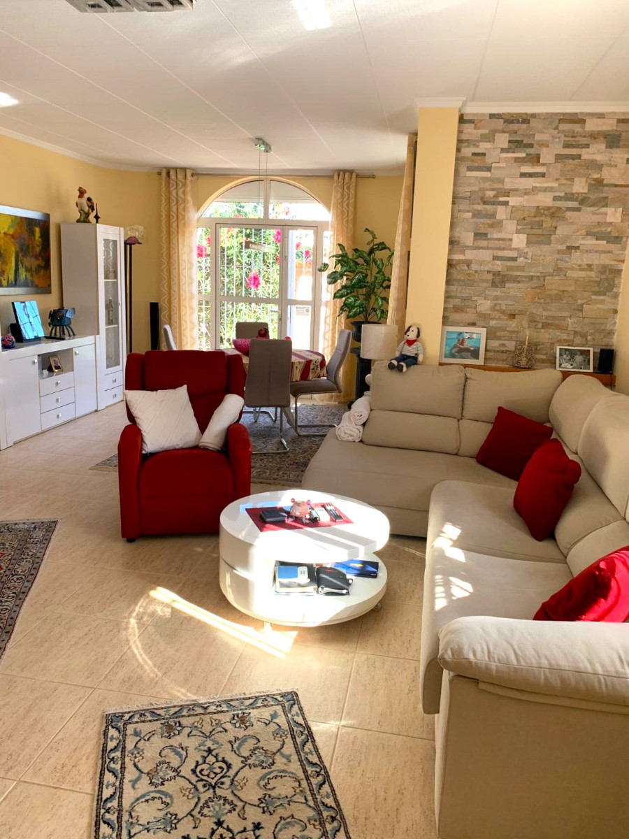 Resale - 3 Bedroom 2 Bathroom Villa in Orihuela Costa - Mil Palmeras - Alicante Resale - 3 Bedroom 2 Bathroom Villa in Orihuela Costa - Mil Palmeras - Alicante