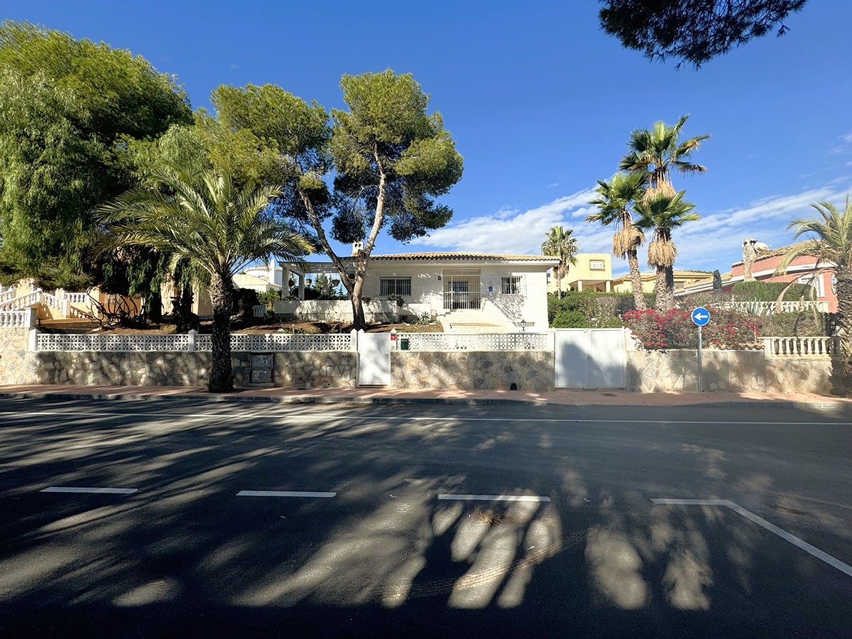 3 Bedroom 2 Bathroom Villa in Orihuela Costa