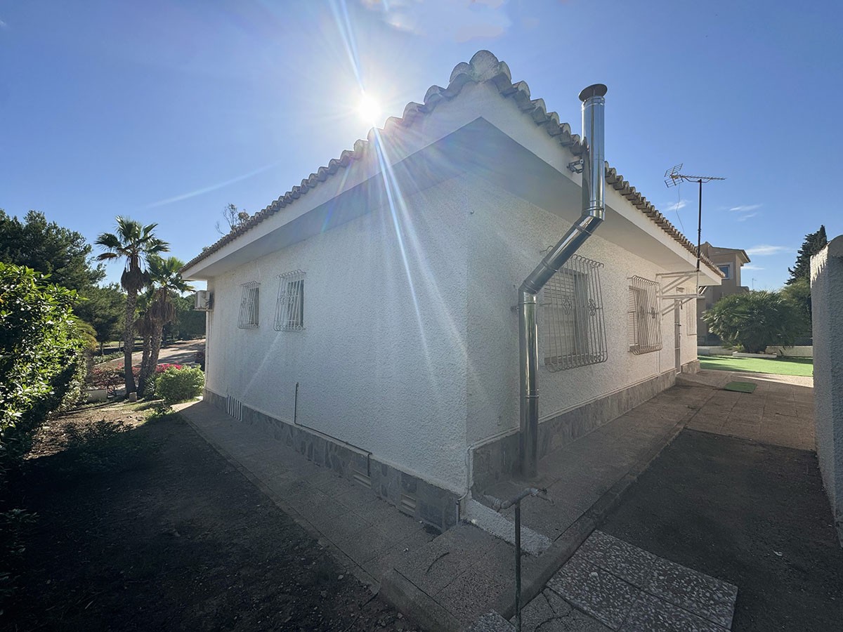 Resale - 3 Bedroom 2 Bathroom Villa in Orihuela Costa - La Zenia - Alicante Resale - 3 Bedroom 2 Bathroom Villa in Orihuela Costa - La Zenia - Alicante