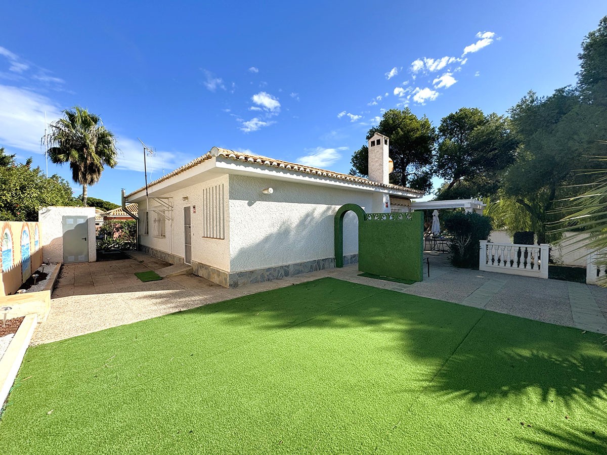 Resale - 3 Bedroom 2 Bathroom Villa in Orihuela Costa - La Zenia - Alicante Resale - 3 Bedroom 2 Bathroom Villa in Orihuela Costa - La Zenia - Alicante
