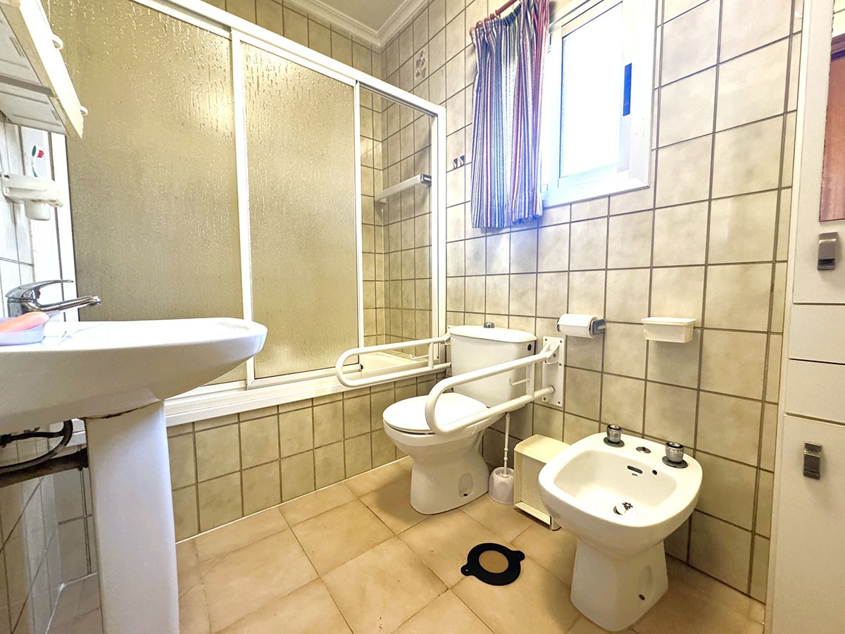 Resale - 3 Bedroom 2 Bathroom Villa in Orihuela Costa - La Zenia - Alicante Resale - 3 Bedroom 2 Bathroom Villa in Orihuela Costa - La Zenia - Alicante