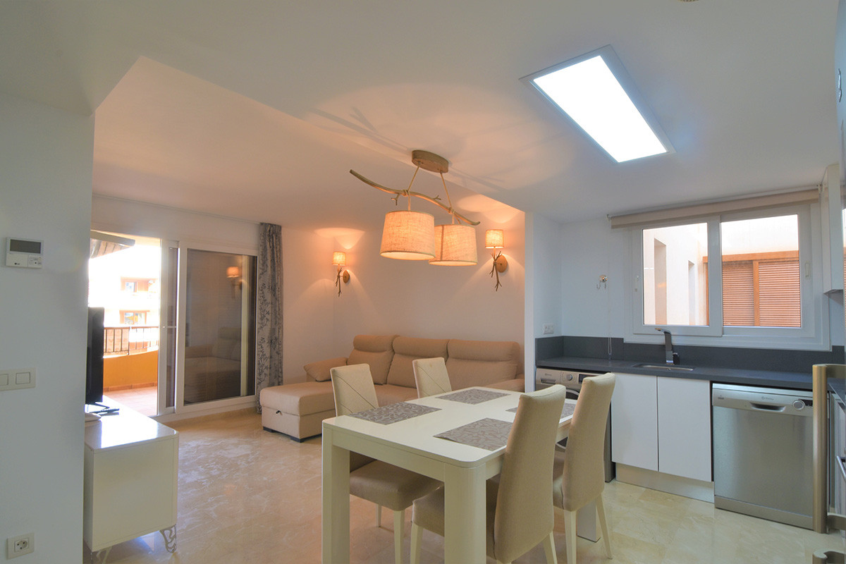 Resale - 3 Bedroom 2 Bathroom Flat / Apartment in Orihuela Costa - Punta Prima - Alicante