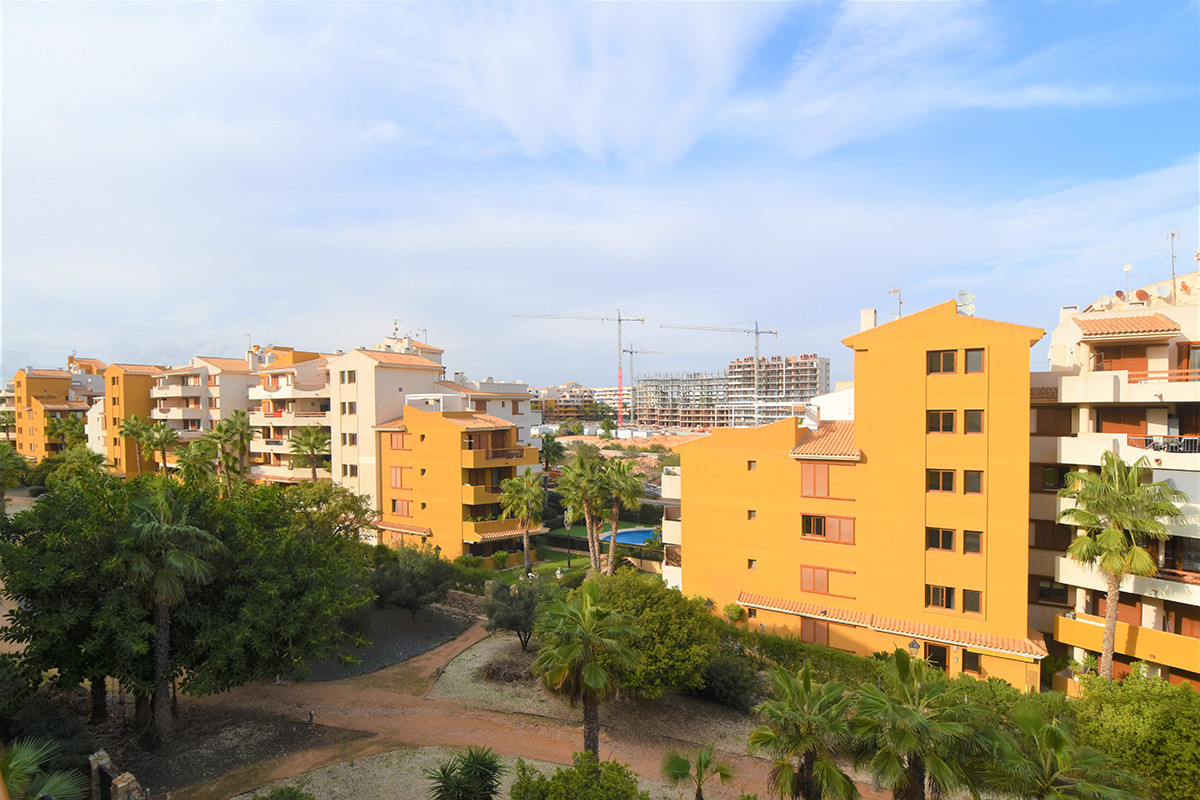 Resale - 3 Bedroom 2 Bathroom Flat / Apartment in Orihuela Costa - Punta Prima - Alicante