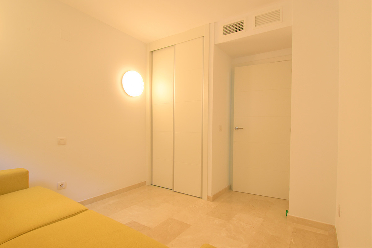 Resale - 3 Bedroom 2 Bathroom Flat / Apartment in Orihuela Costa - Punta Prima - Alicante