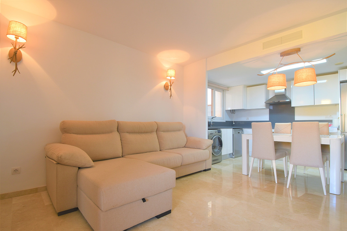 Resale - 3 Bedroom 2 Bathroom Flat / Apartment in Orihuela Costa - Punta Prima - Alicante