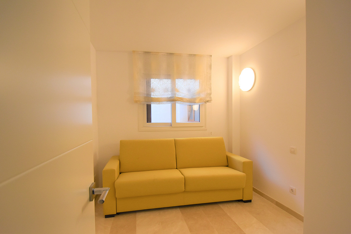 Resale - 3 Bedroom 2 Bathroom Flat / Apartment in Orihuela Costa - Punta Prima - Alicante