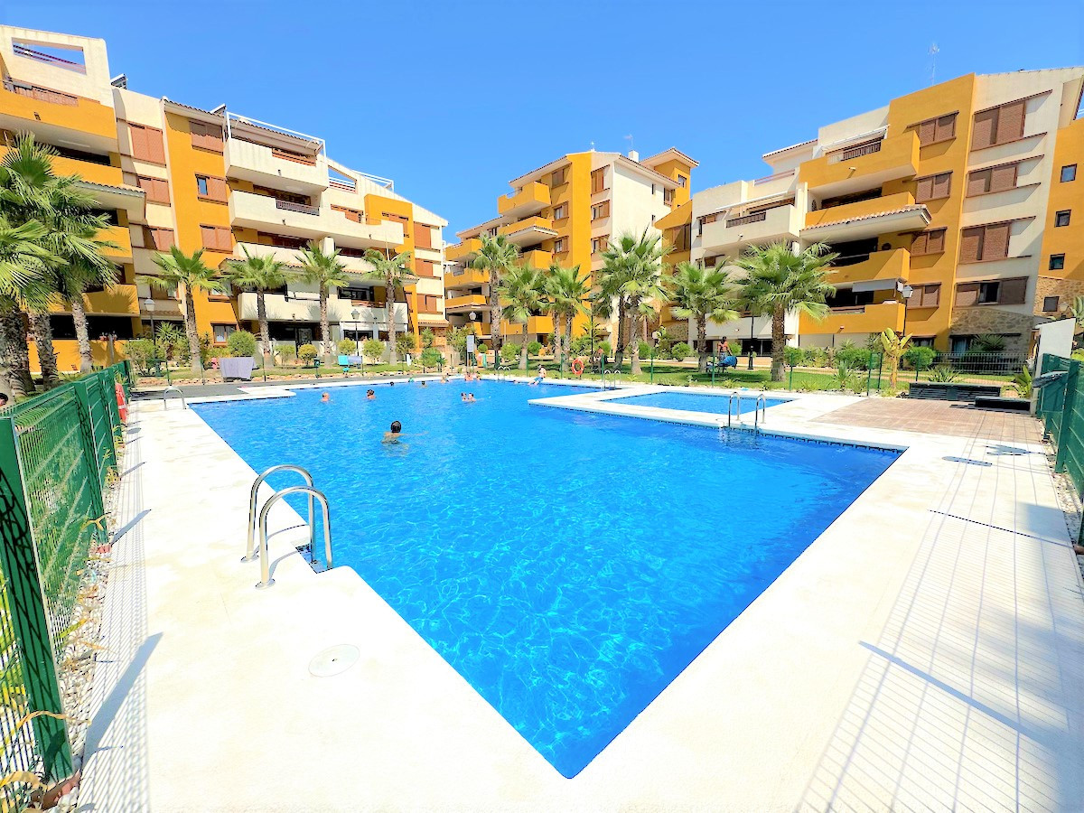Resale - 3 Bedroom 2 Bathroom Flat / Apartment in Orihuela Costa - Punta Prima - Alicante