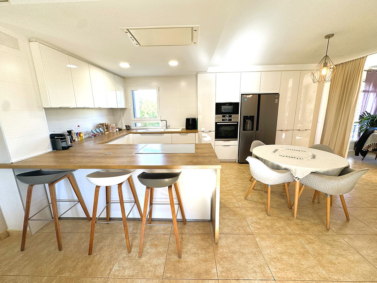 Resale - 5 Bedroom 3 Bathroom Villa in Orihuela Costa - La Zenia - Alicante Resale - 5 Bedroom 3 Bathroom Villa in Orihuela Costa - La Zenia - Alicante