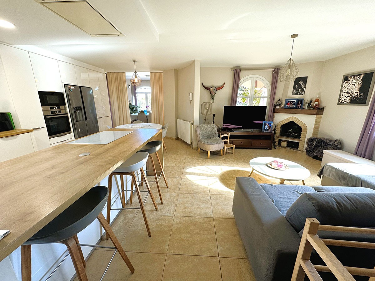 Resale - 5 Bedroom 3 Bathroom Villa in Orihuela Costa - La Zenia - Alicante Resale - 5 Bedroom 3 Bathroom Villa in Orihuela Costa - La Zenia - Alicante