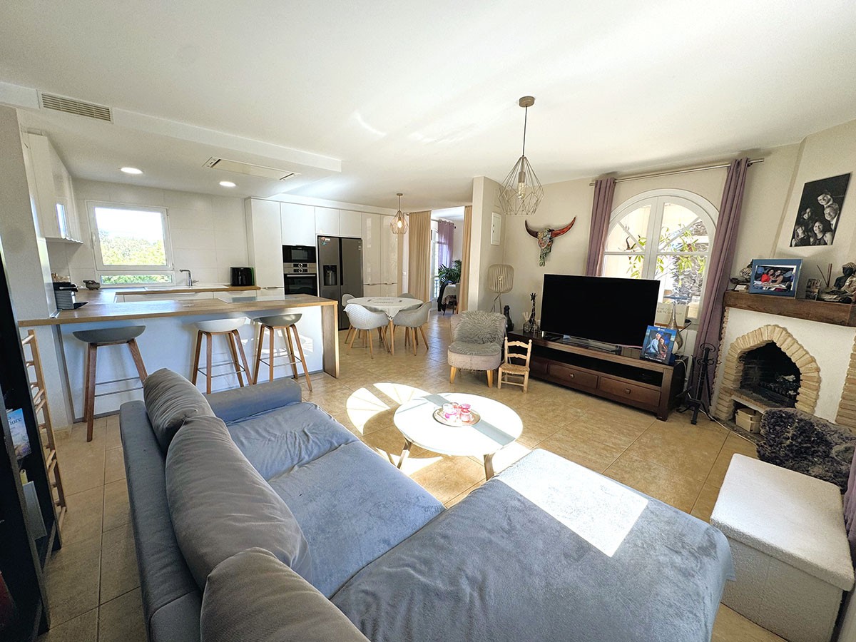 Resale - 5 Bedroom 3 Bathroom Villa in Orihuela Costa - La Zenia - Alicante Resale - 5 Bedroom 3 Bathroom Villa in Orihuela Costa - La Zenia - Alicante