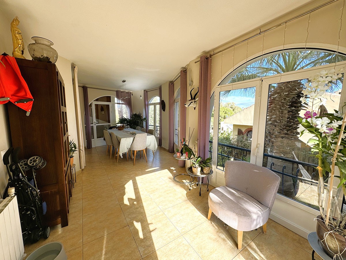 Resale - 5 Bedroom 3 Bathroom Villa in Orihuela Costa - La Zenia - Alicante Resale - 5 Bedroom 3 Bathroom Villa in Orihuela Costa - La Zenia - Alicante