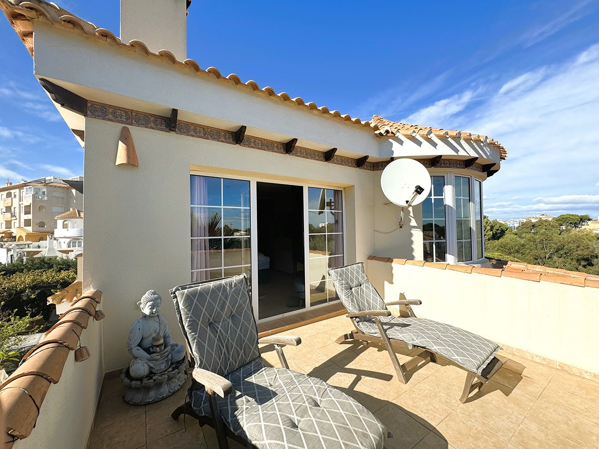 Resale - 5 Bedroom 3 Bathroom Villa in Orihuela Costa - La Zenia - Alicante Resale - 5 Bedroom 3 Bathroom Villa in Orihuela Costa - La Zenia - Alicante