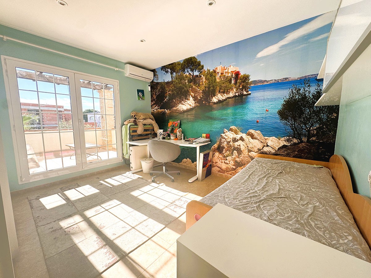 Resale - 5 Bedroom 3 Bathroom Villa in Orihuela Costa - La Zenia - Alicante Resale - 5 Bedroom 3 Bathroom Villa in Orihuela Costa - La Zenia - Alicante