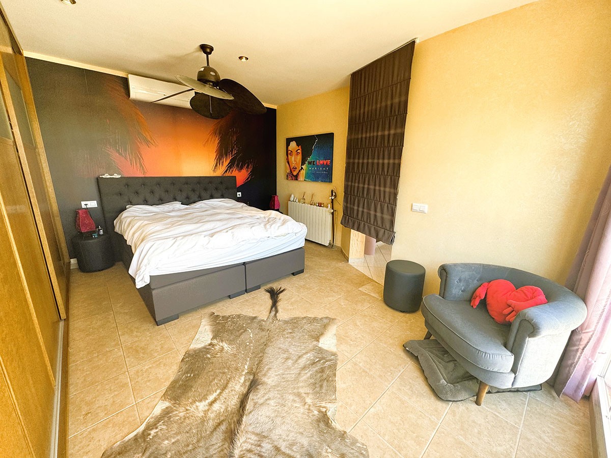 Resale - 5 Bedroom 3 Bathroom Villa in Orihuela Costa - La Zenia - Alicante Resale - 5 Bedroom 3 Bathroom Villa in Orihuela Costa - La Zenia - Alicante