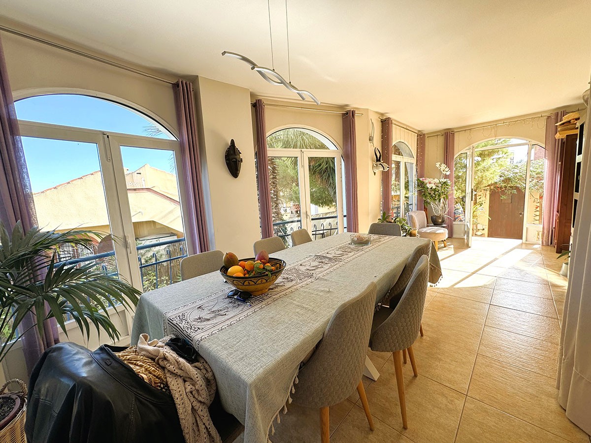 Resale - 5 Bedroom 3 Bathroom Villa in Orihuela Costa - La Zenia - Alicante Resale - 5 Bedroom 3 Bathroom Villa in Orihuela Costa - La Zenia - Alicante