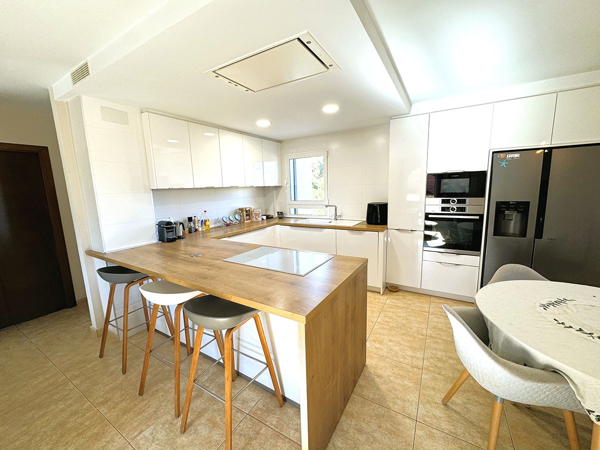 Resale - 5 Bedroom 3 Bathroom Villa in Orihuela Costa - La Zenia - Alicante Resale - 5 Bedroom 3 Bathroom Villa in Orihuela Costa - La Zenia - Alicante