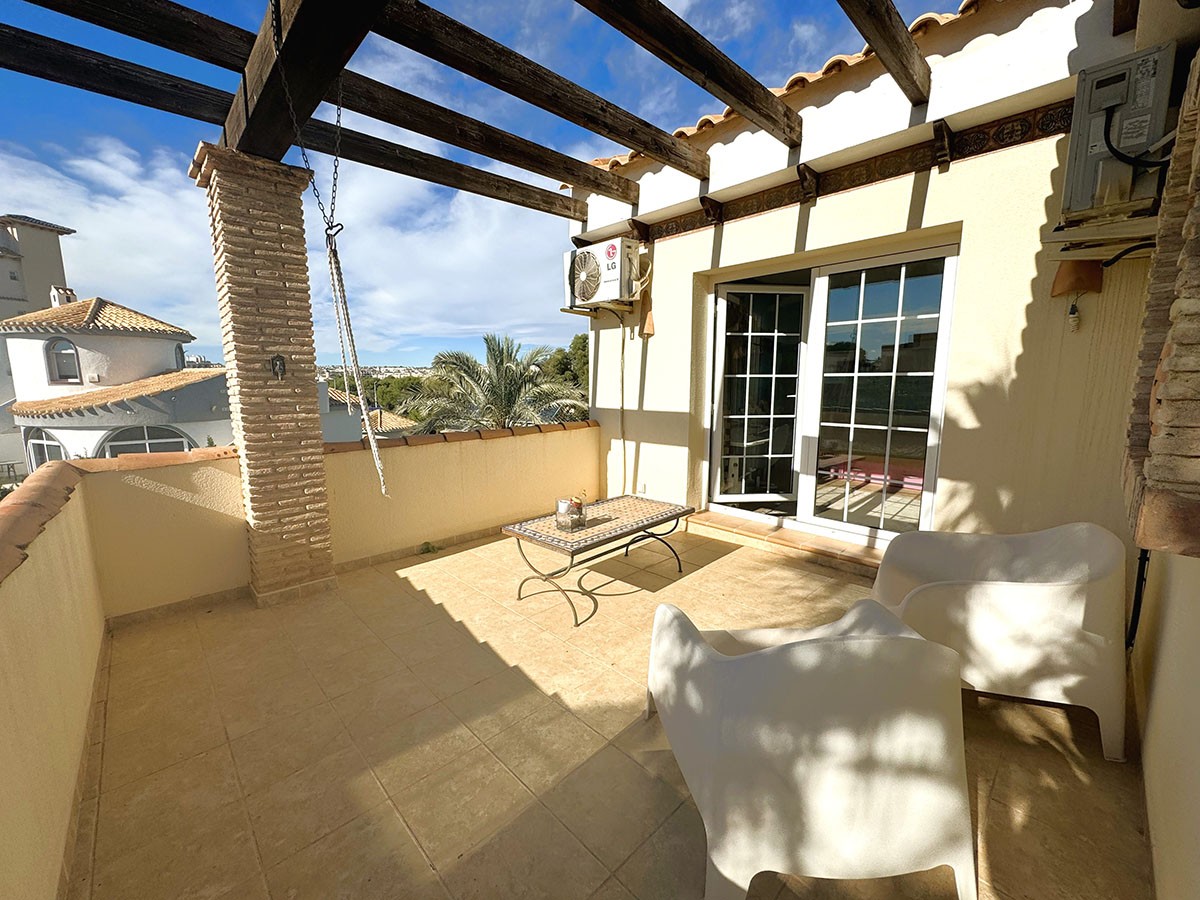 Resale - 5 Bedroom 3 Bathroom Villa in Orihuela Costa - La Zenia - Alicante Resale - 5 Bedroom 3 Bathroom Villa in Orihuela Costa - La Zenia - Alicante