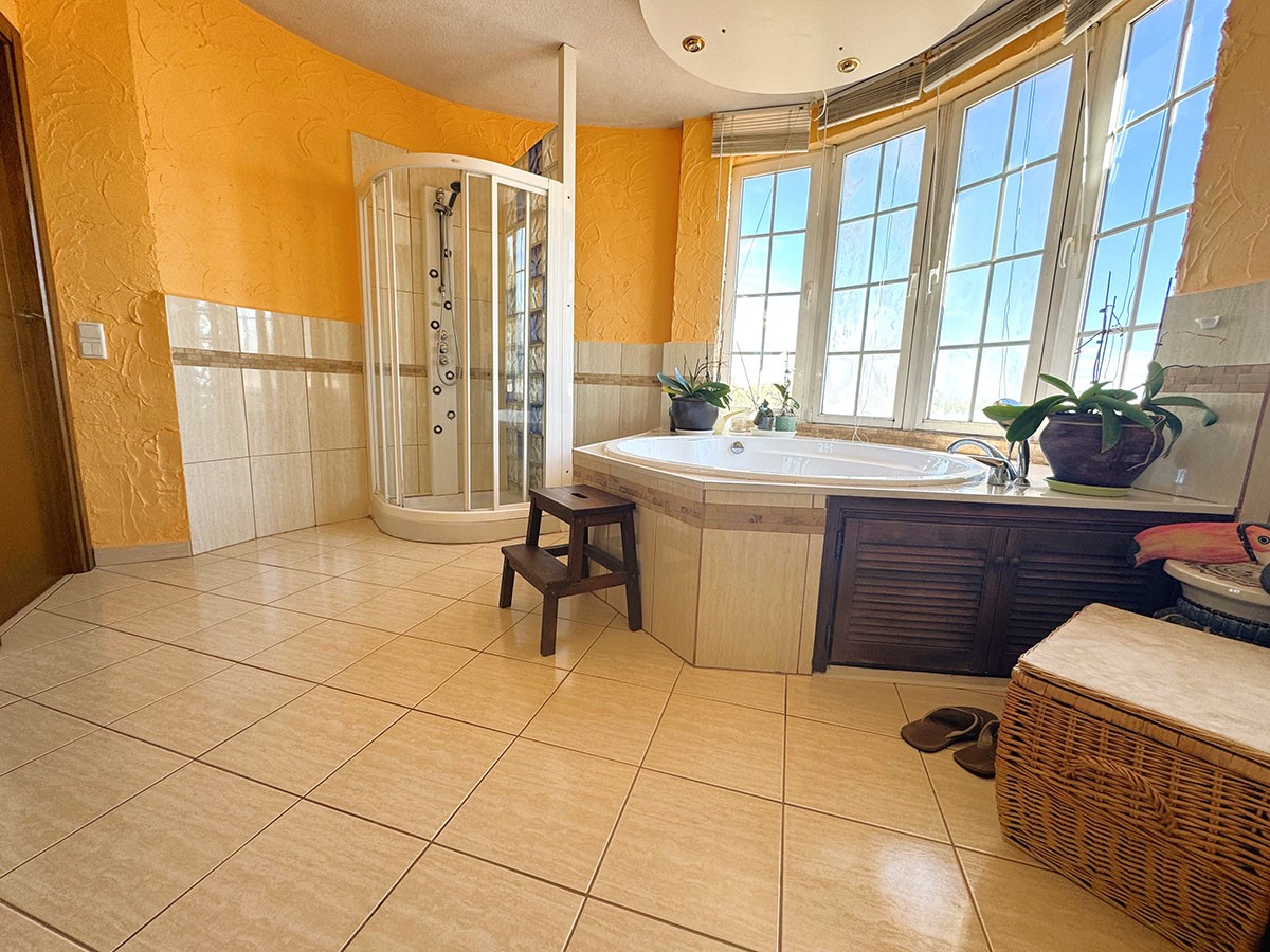 Resale - 5 Bedroom 3 Bathroom Villa in Orihuela Costa - La Zenia - Alicante Resale - 5 Bedroom 3 Bathroom Villa in Orihuela Costa - La Zenia - Alicante