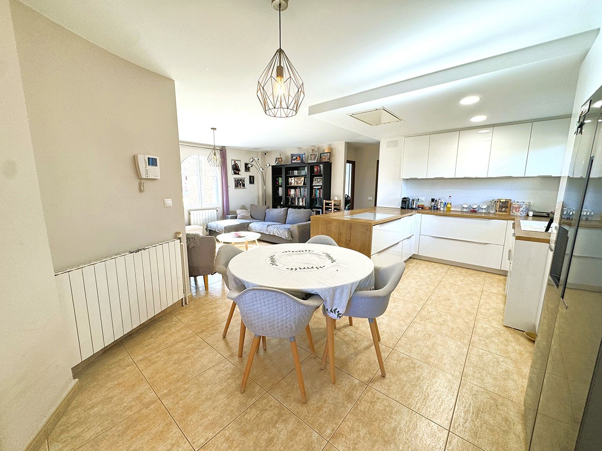Resale - 5 Bedroom 3 Bathroom Villa in Orihuela Costa - La Zenia - Alicante Resale - 5 Bedroom 3 Bathroom Villa in Orihuela Costa - La Zenia - Alicante