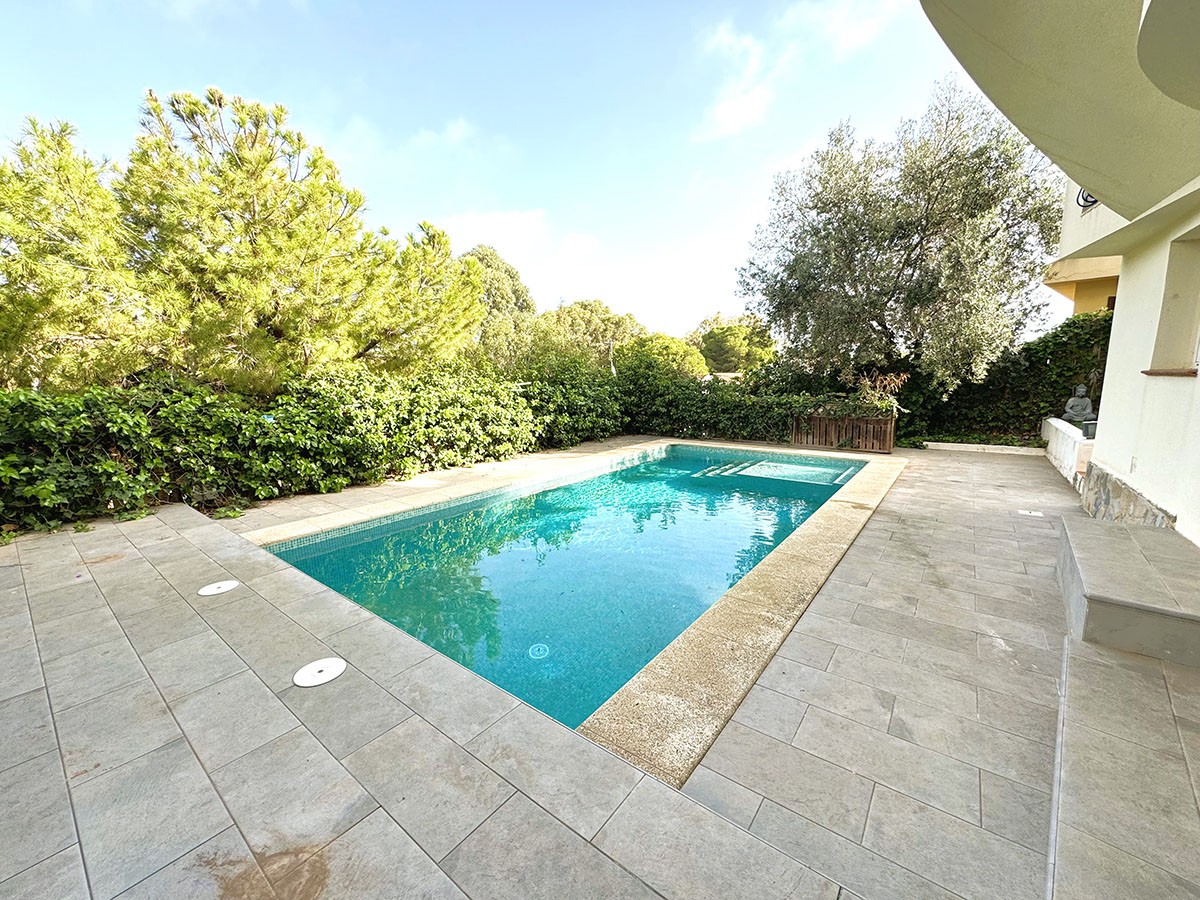 Resale - 5 Bedroom 3 Bathroom Villa in Orihuela Costa - La Zenia - Alicante Resale - 5 Bedroom 3 Bathroom Villa in Orihuela Costa - La Zenia - Alicante