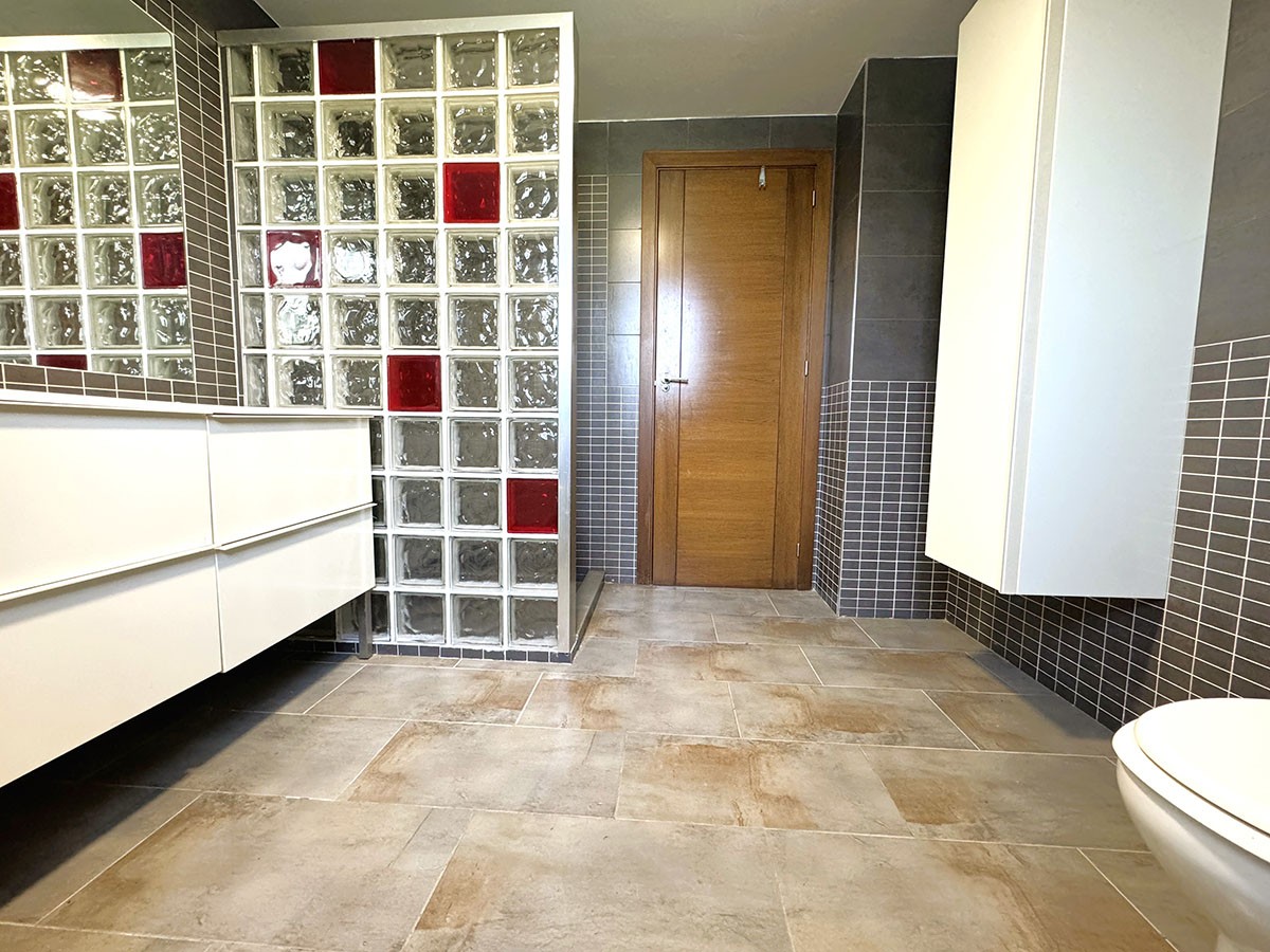 Resale - 5 Bedroom 3 Bathroom Villa in Orihuela Costa - La Zenia - Alicante Resale - 5 Bedroom 3 Bathroom Villa in Orihuela Costa - La Zenia - Alicante