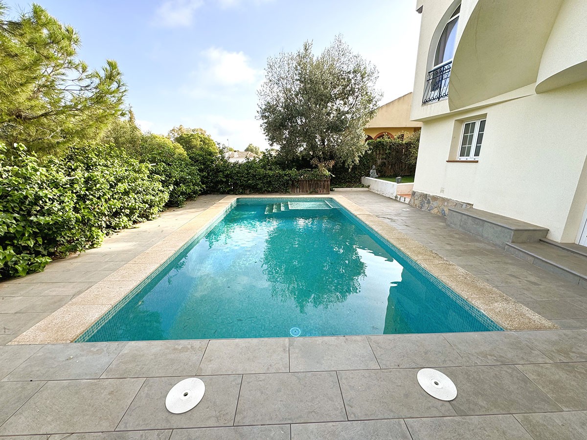 Resale - 5 Bedroom 3 Bathroom Villa in Orihuela Costa - La Zenia - Alicante Resale - 5 Bedroom 3 Bathroom Villa in Orihuela Costa - La Zenia - Alicante