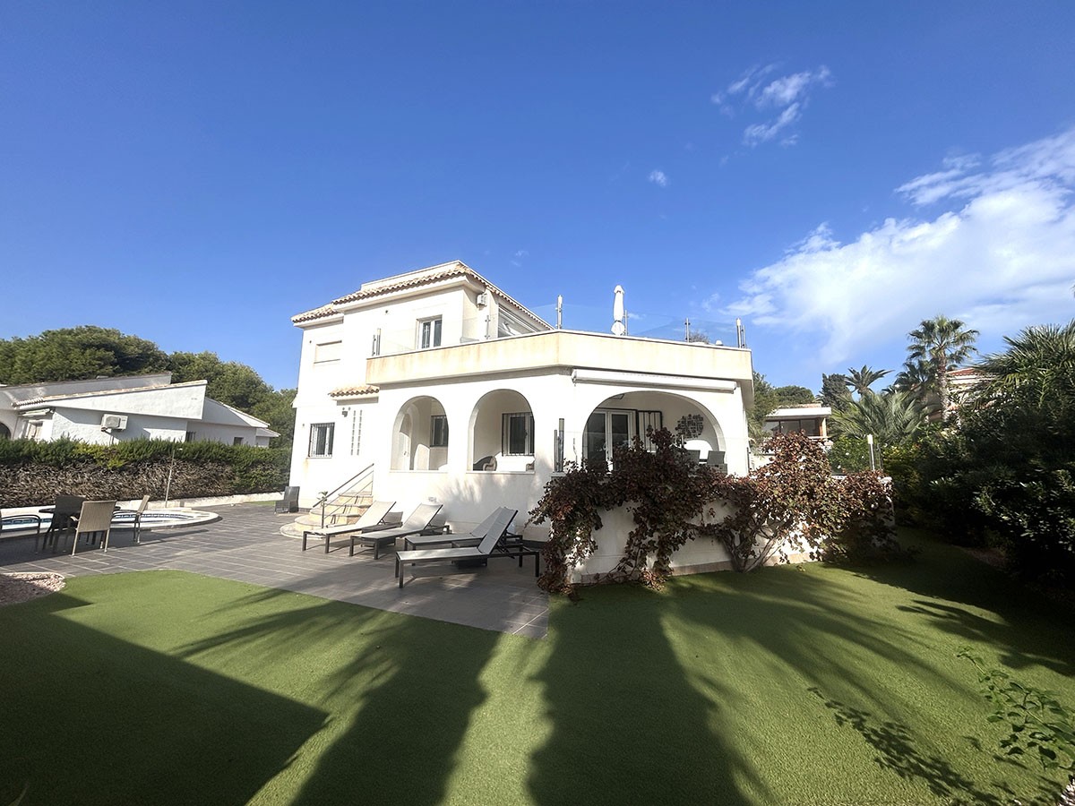 Sold - 6 Bedroom 4 Bathroom Villa in Orihuela Costa - La Zenia - Alicante Sold - 6 Bedroom 4 Bathroom Villa in Orihuela Costa - La Zenia - Alicante