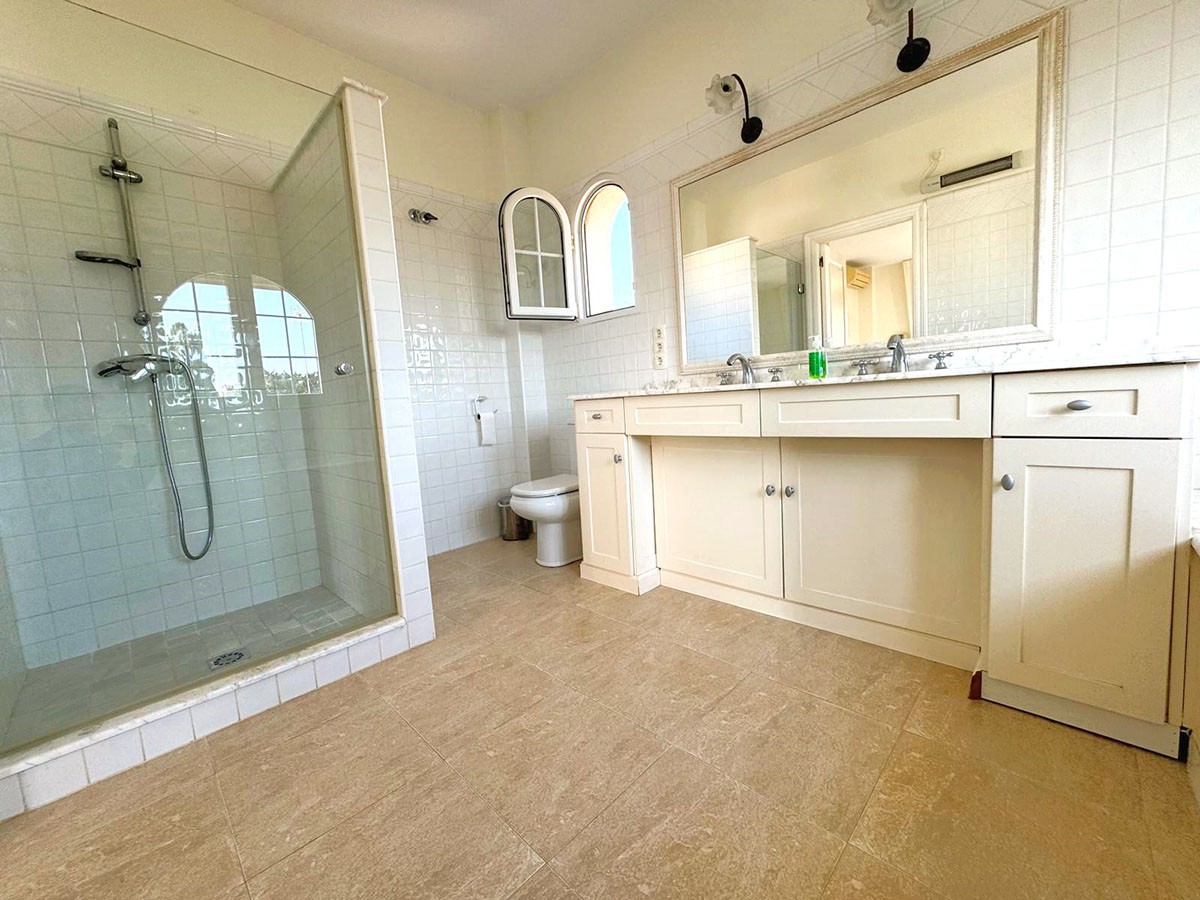 Resale - 4 Bedroom 3 Bathroom Villa in Orihuela Costa - Playa Flamenca - Alicante Resale - 4 Bedroom 3 Bathroom Villa in Orihuela Costa - Playa Flamenca - Alicante