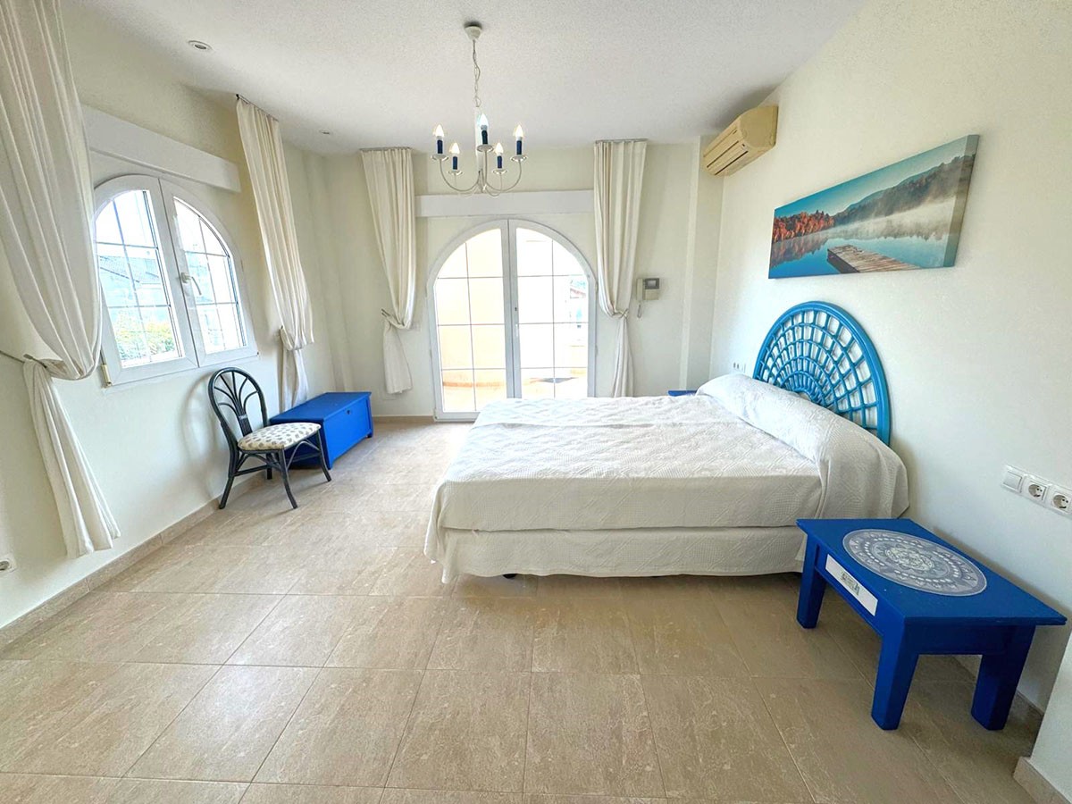 Resale - 4 Bedroom 3 Bathroom Villa in Orihuela Costa - Playa Flamenca - Alicante Resale - 4 Bedroom 3 Bathroom Villa in Orihuela Costa - Playa Flamenca - Alicante