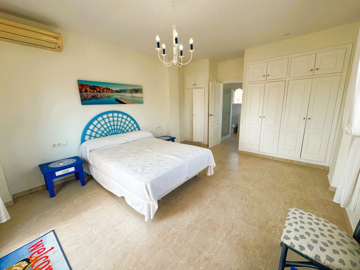 Resale - 4 Bedroom 3 Bathroom Villa in Orihuela Costa - Playa Flamenca - Alicante Resale - 4 Bedroom 3 Bathroom Villa in Orihuela Costa - Playa Flamenca - Alicante
