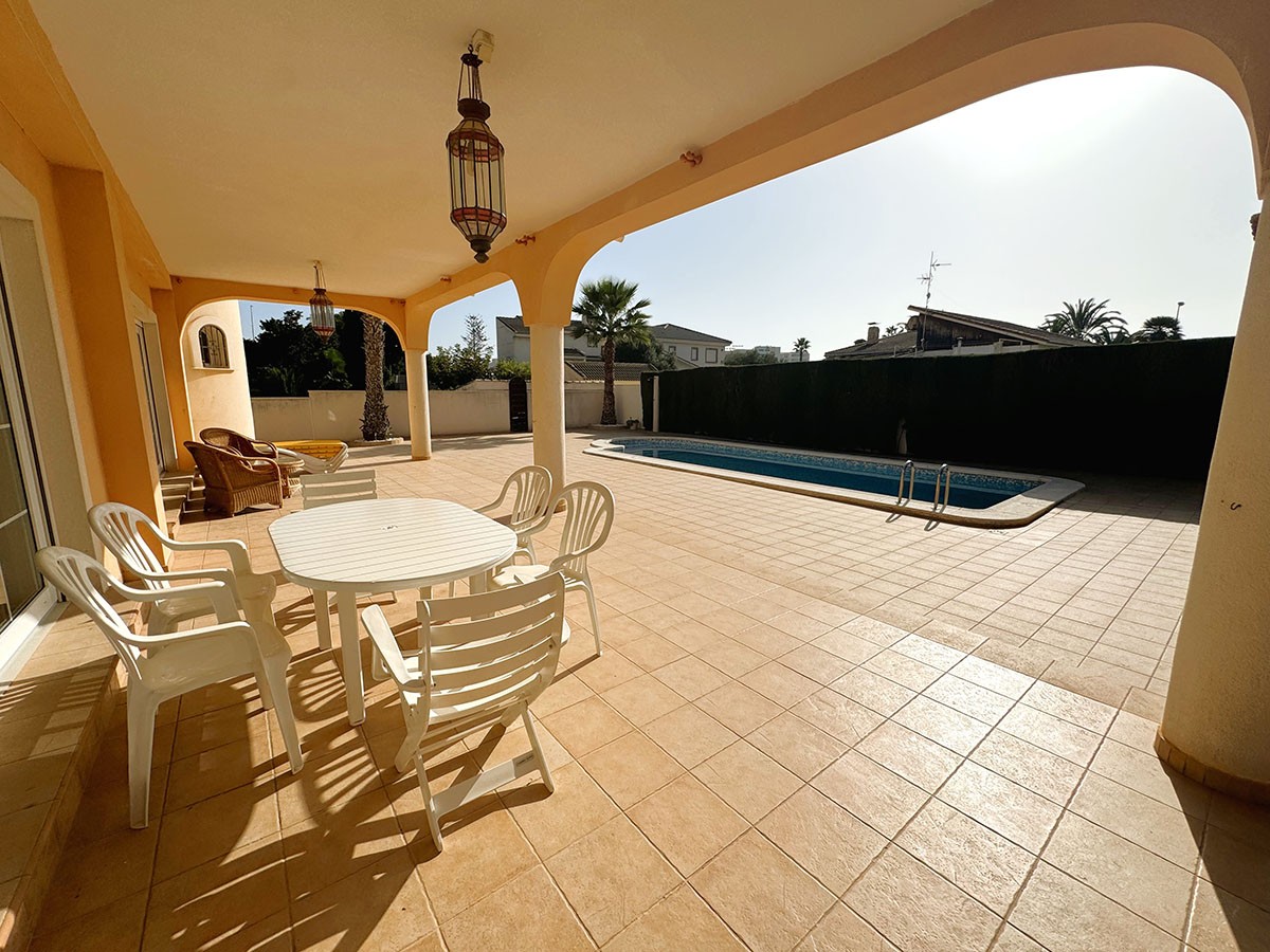 Resale - 4 Bedroom 3 Bathroom Villa in Orihuela Costa - Playa Flamenca - Alicante Resale - 4 Bedroom 3 Bathroom Villa in Orihuela Costa - Playa Flamenca - Alicante