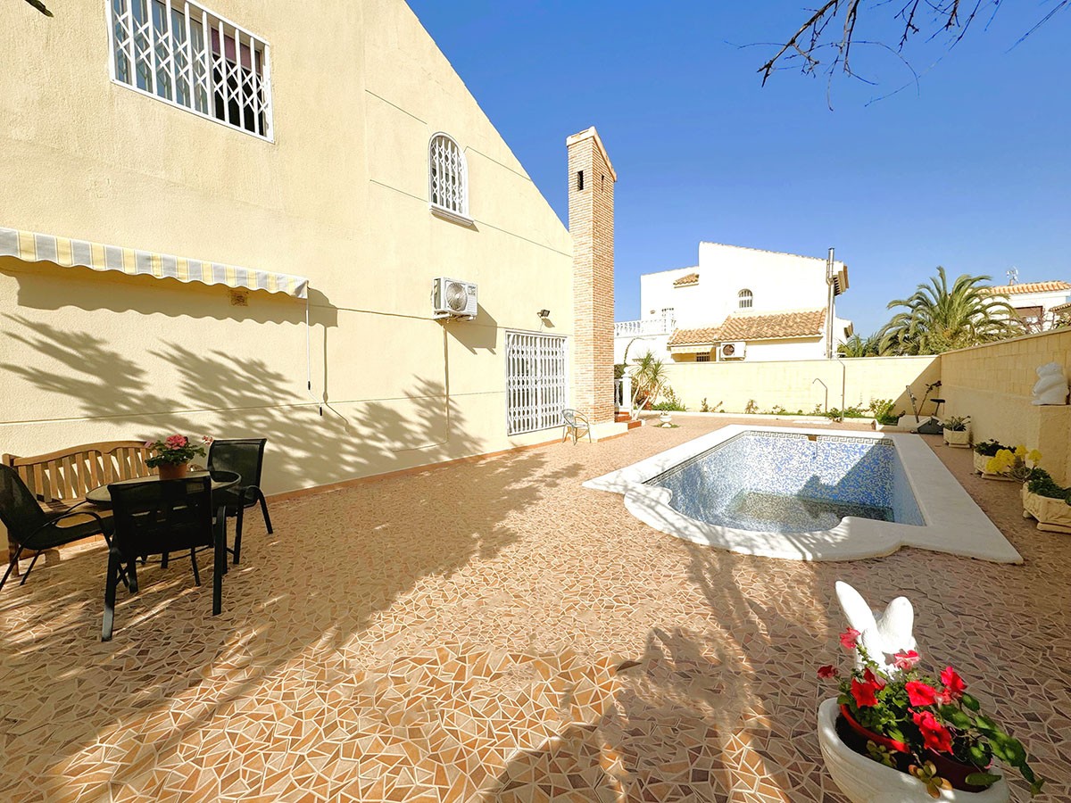 Resale - 4 Bedroom 3 Bathroom Villa in Orihuela Costa - Playa Flamenca - Alicante Resale - 4 Bedroom 3 Bathroom Villa in Orihuela Costa - Playa Flamenca - Alicante