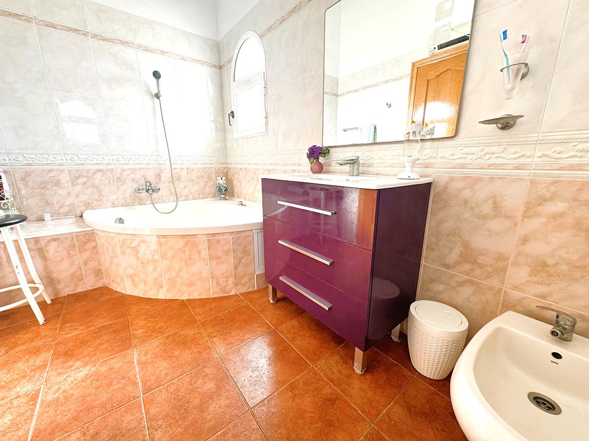 Resale - 4 Bedroom 3 Bathroom Villa in Orihuela Costa - Playa Flamenca - Alicante Resale - 4 Bedroom 3 Bathroom Villa in Orihuela Costa - Playa Flamenca - Alicante