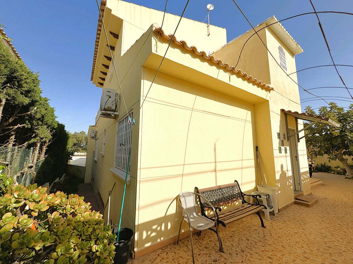 Resale - 4 Bedroom 3 Bathroom Villa in Orihuela Costa - Playa Flamenca - Alicante Resale - 4 Bedroom 3 Bathroom Villa in Orihuela Costa - Playa Flamenca - Alicante