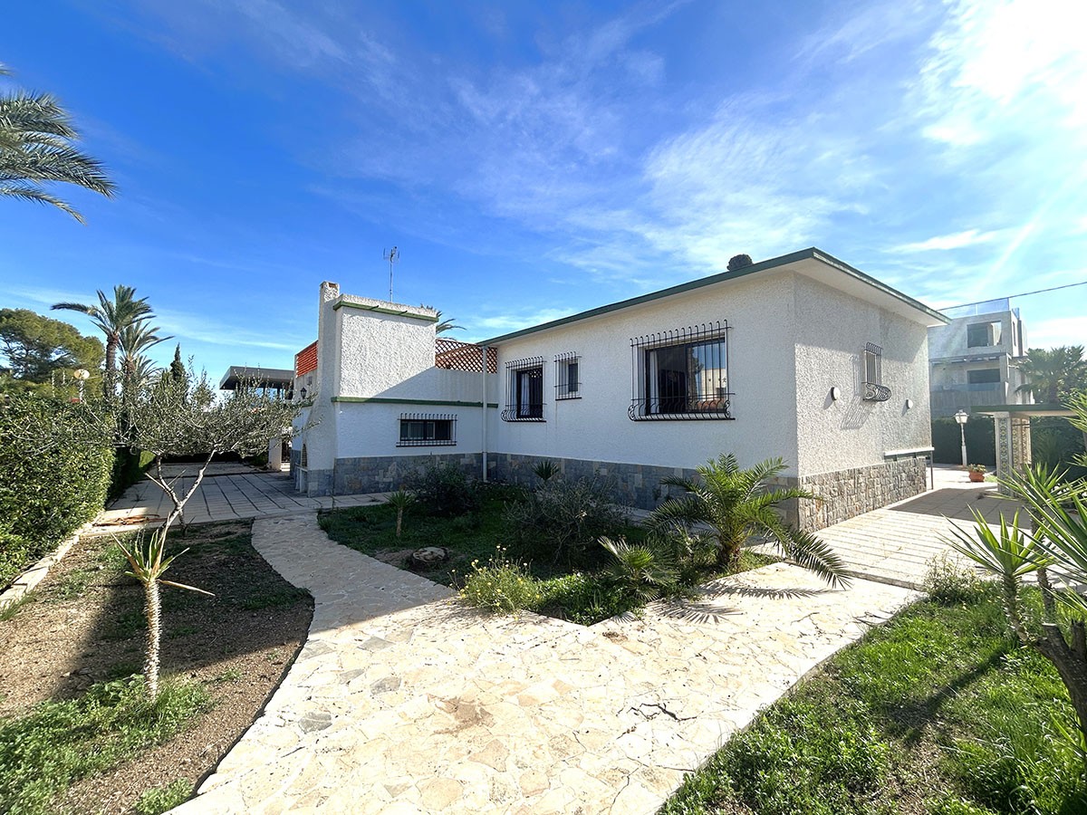 Sold - 4 Bedroom 2 Bathroom Villa in Orihuela Costa - Cabo Roig - Alicante Sold - 4 Bedroom 2 Bathroom Villa in Orihuela Costa - Cabo Roig - Alicante