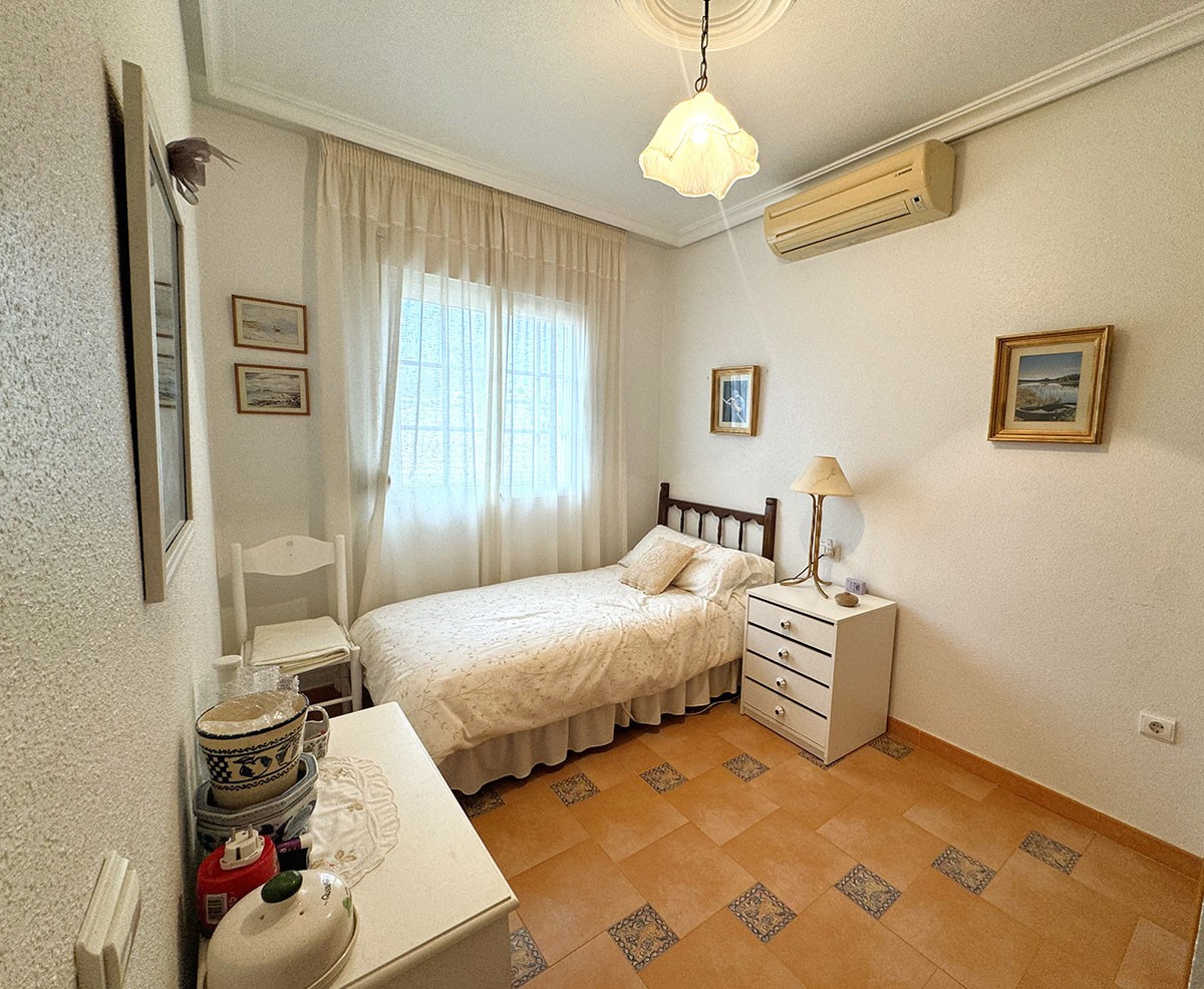 Resale - 3 Bedroom 2 Bathroom Villa in Orihuela Costa - Villamartin - Alicante Resale - 3 Bedroom 2 Bathroom Villa in Orihuela Costa - Villamartin - Alicante