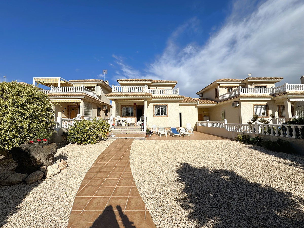 Resale - 3 Bedroom 2 Bathroom Villa in Orihuela Costa - Villamartin - Alicante Resale - 3 Bedroom 2 Bathroom Villa in Orihuela Costa - Villamartin - Alicante