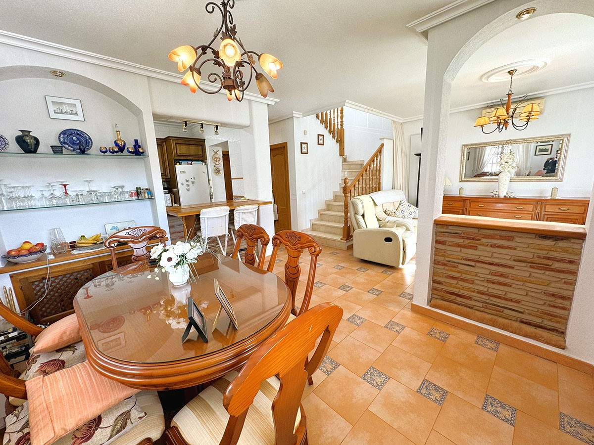 Resale - 3 Bedroom 2 Bathroom Villa in Orihuela Costa - Villamartin - Alicante Resale - 3 Bedroom 2 Bathroom Villa in Orihuela Costa - Villamartin - Alicante