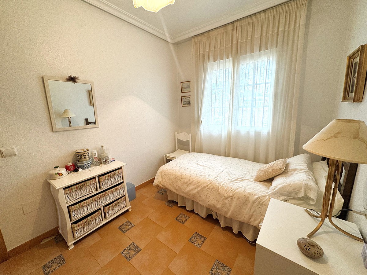 Resale - 3 Bedroom 2 Bathroom Villa in Orihuela Costa - Villamartin - Alicante Resale - 3 Bedroom 2 Bathroom Villa in Orihuela Costa - Villamartin - Alicante
