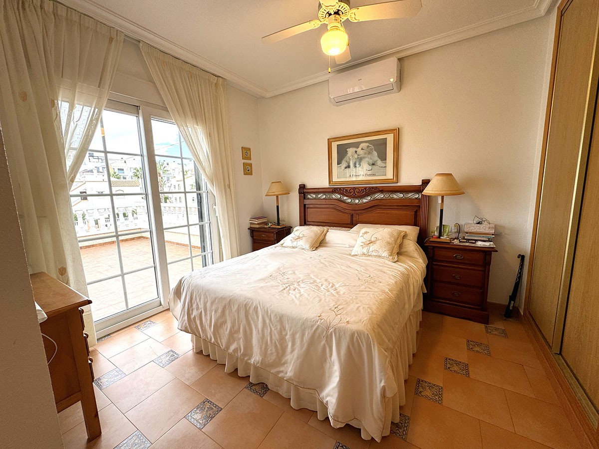 Resale - 3 Bedroom 2 Bathroom Villa in Orihuela Costa - Villamartin - Alicante Resale - 3 Bedroom 2 Bathroom Villa in Orihuela Costa - Villamartin - Alicante
