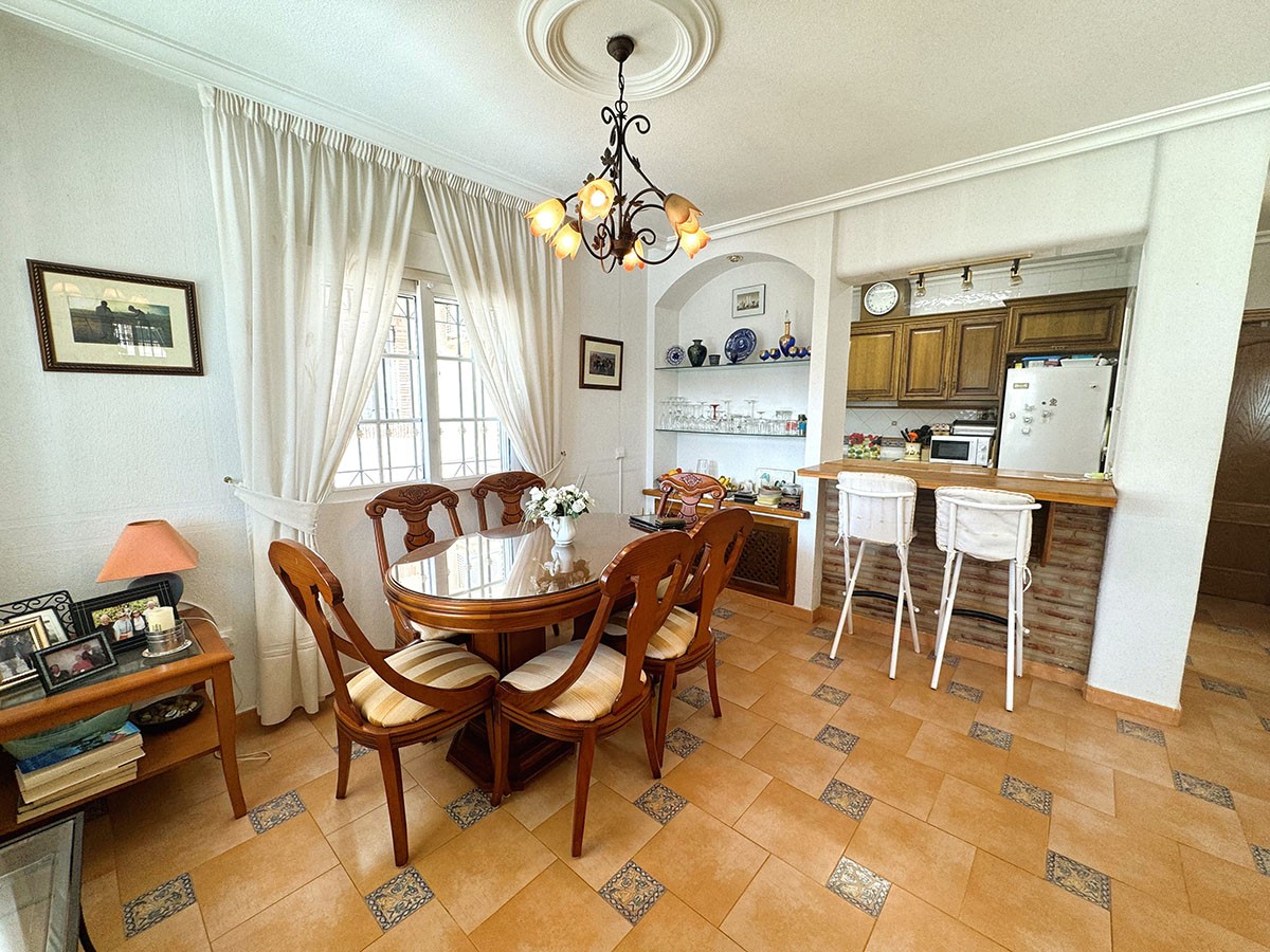 Resale - 3 Bedroom 2 Bathroom Villa in Orihuela Costa - Villamartin - Alicante Resale - 3 Bedroom 2 Bathroom Villa in Orihuela Costa - Villamartin - Alicante