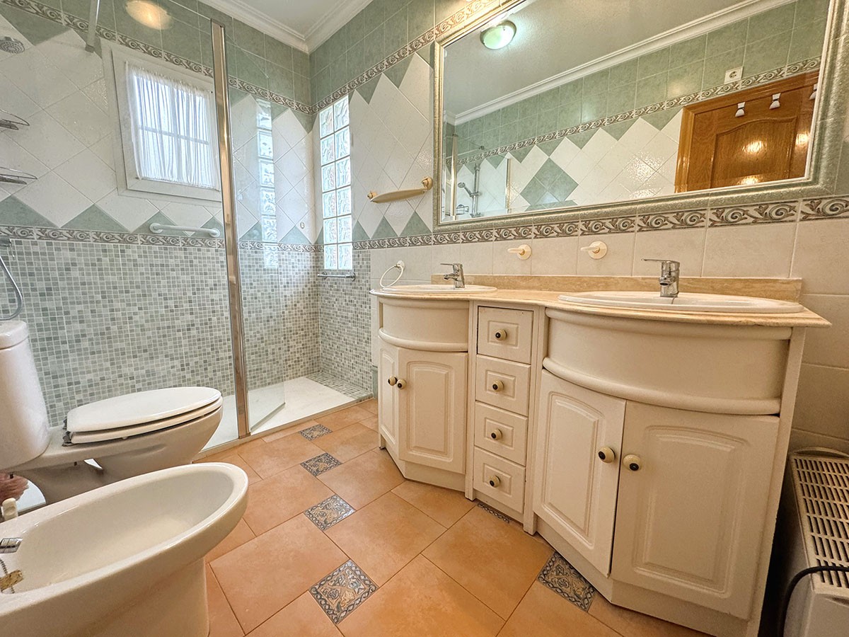 Resale - 3 Bedroom 2 Bathroom Villa in Orihuela Costa - Villamartin - Alicante Resale - 3 Bedroom 2 Bathroom Villa in Orihuela Costa - Villamartin - Alicante