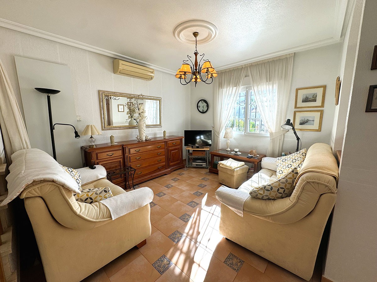 Resale - 3 Bedroom 2 Bathroom Villa in Orihuela Costa - Villamartin - Alicante Resale - 3 Bedroom 2 Bathroom Villa in Orihuela Costa - Villamartin - Alicante