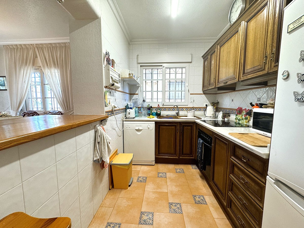 Resale - 3 Bedroom 2 Bathroom Villa in Orihuela Costa - Villamartin - Alicante Resale - 3 Bedroom 2 Bathroom Villa in Orihuela Costa - Villamartin - Alicante